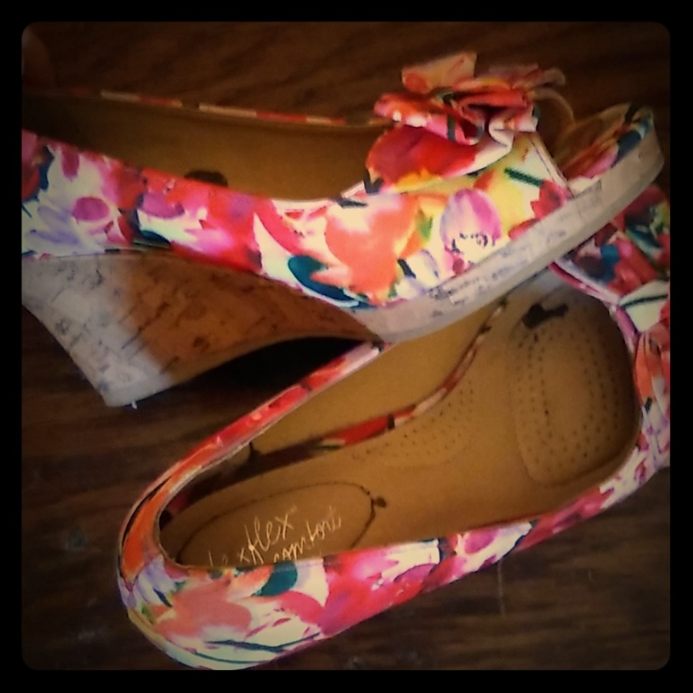 Floral wedges